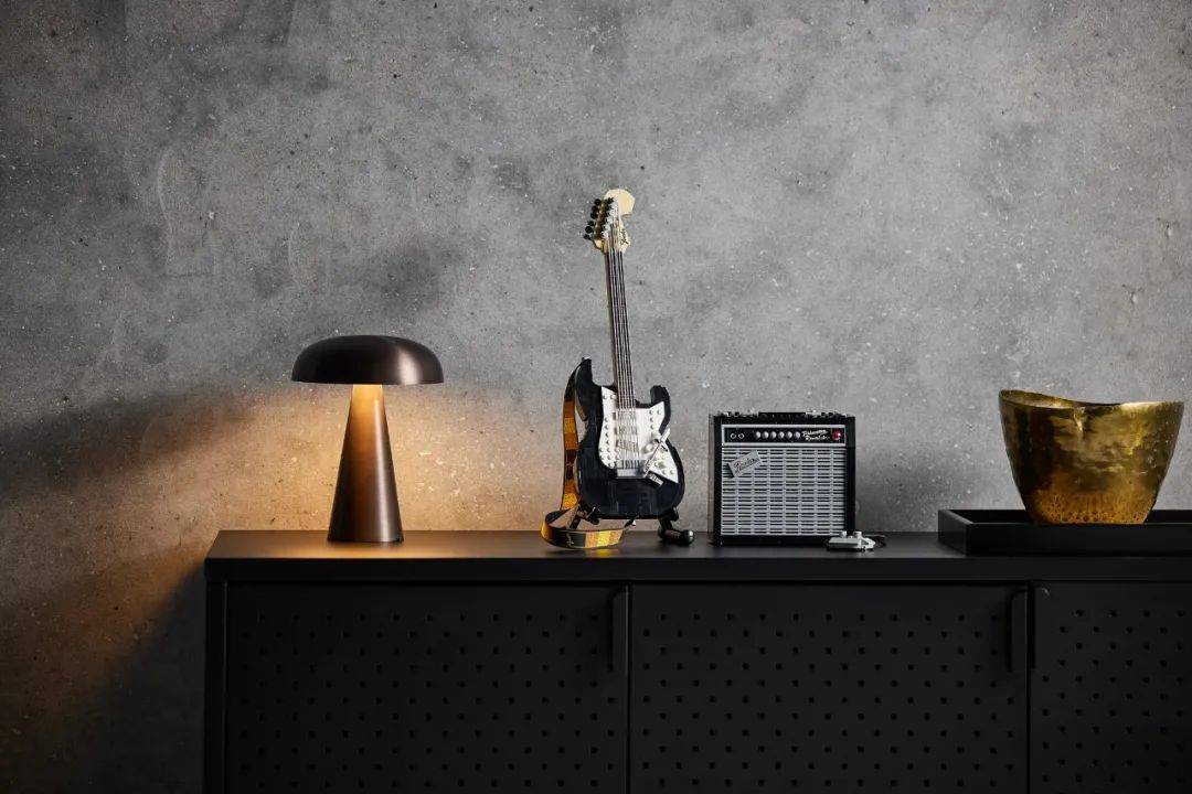 乐高正式发布21329 Fender Stratocaster吉他!有两种颜色! -1 乐高正式发布21329 Fender Stratocaster吉他!有两种颜色! -1