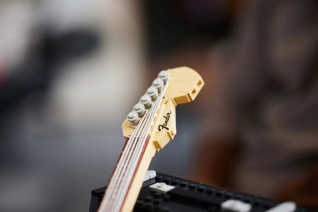 乐高正式发布21329 Fender Stratocaster吉他！有两种颜色！ -1