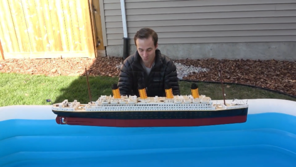 乐高10294泰坦尼克号能在水里浮起来吗？