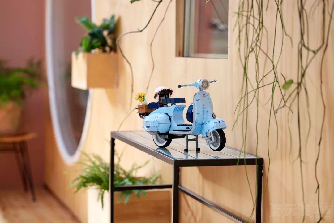 体验上世纪意大利风情!乐高正式发布10298 Vespa 125踏板摩托车 -1 体验上世纪意大利风情!乐高正式发布10298 Vespa 125踏板摩托车 -1