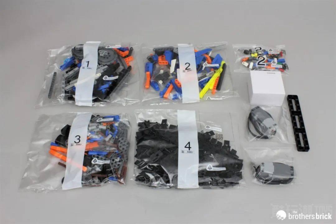 乐高机械组42140App控制式变形车开箱评测 -1