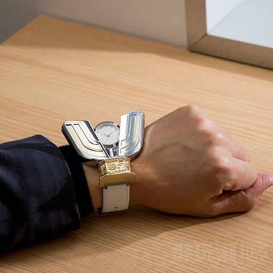 和变身器一样的展开方式‘迪迦奥特曼 神光棒造型三用钟表’预计10月发售！ -1