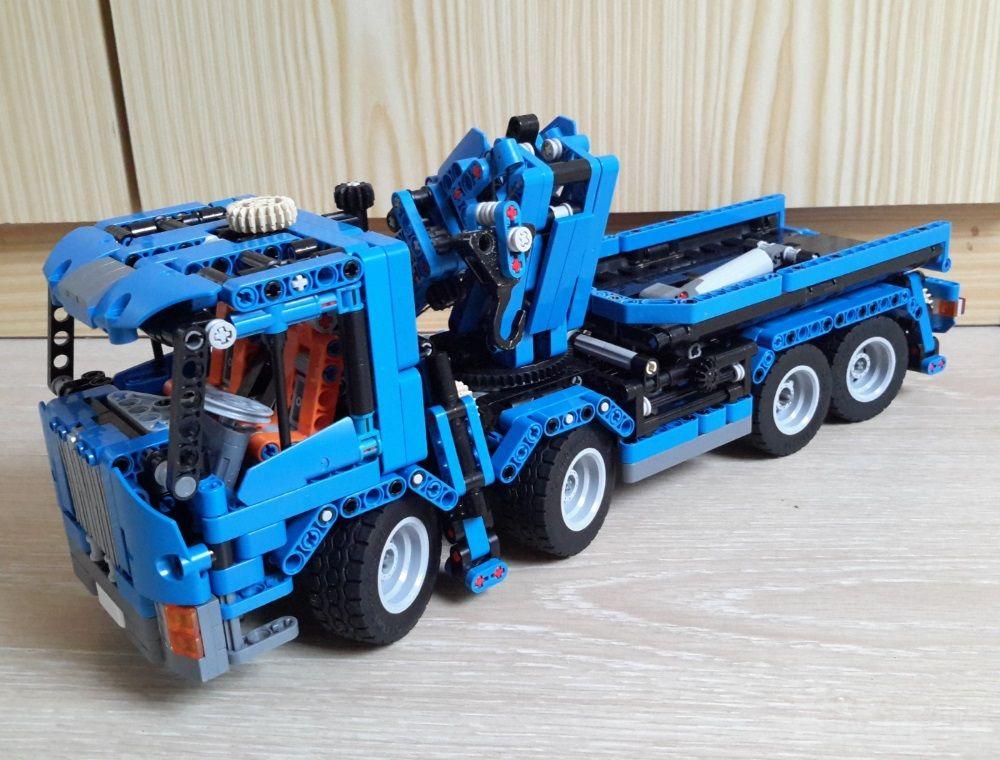 带吊车的卡车 Truck with crane -1