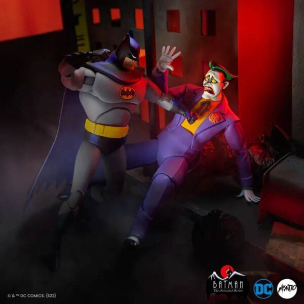 MONDO《蝙蝠侠：动画系列》蝙蝠侠（终极版）1/6 比例可动人偶 双眼部分施以夜光涂装！