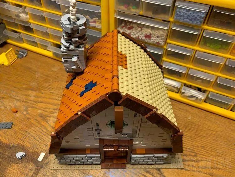 如何使用“非法搭建”技术来建造一座乐高小屋 -1