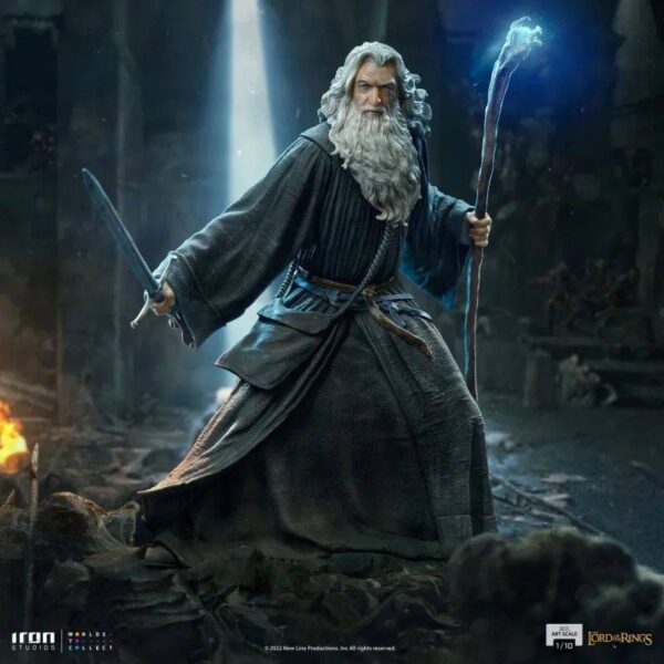 Iron Studios《魔戒》甘道夫1/10 比例全身雕像 迎敌姿态的灰袍圣徒！