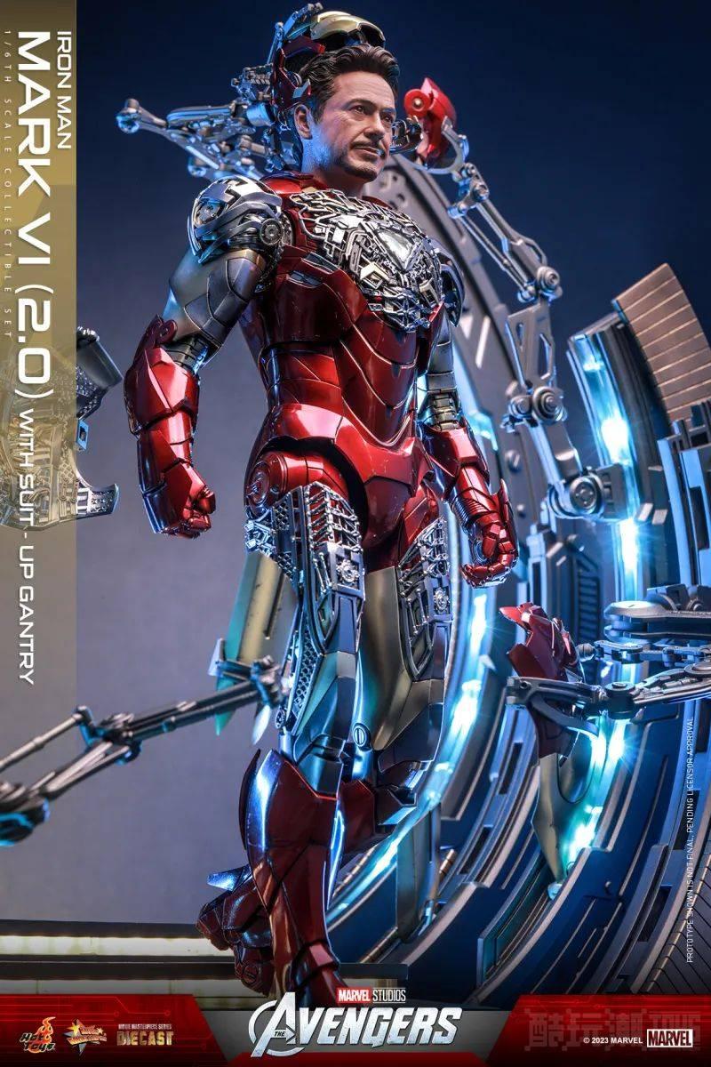 Hot Toys《复仇者联盟》钢铁侠马克6 (2.0) ＆著装整备台 1/6 比例套装组 史塔克大楼天台卸甲一幕再现！ -1