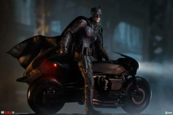 Sideshow Premium Format Figure“蝙蝠侠”全身雕像 与帅气蝙蝠机车一起登场！