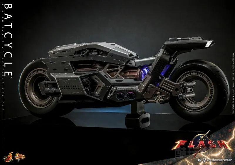 Hot Toys《闪电侠》蝙蝠机车1/6 比例收藏载具 科技感浓厚的双前轮机车立体化！ -3