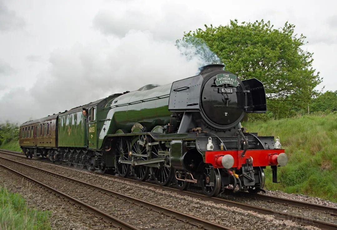 哈利波特霍格沃茨列车原型?乐高IDEAS《LNER CLASS A3 4472 4-6-2太平洋蒸汽机车》获得万票支持! -3 哈利波特霍格沃茨列车原型?乐高IDEAS《LNER CLASS A3 4472 4-6-2太平洋蒸汽机车》获得万票支持! -3