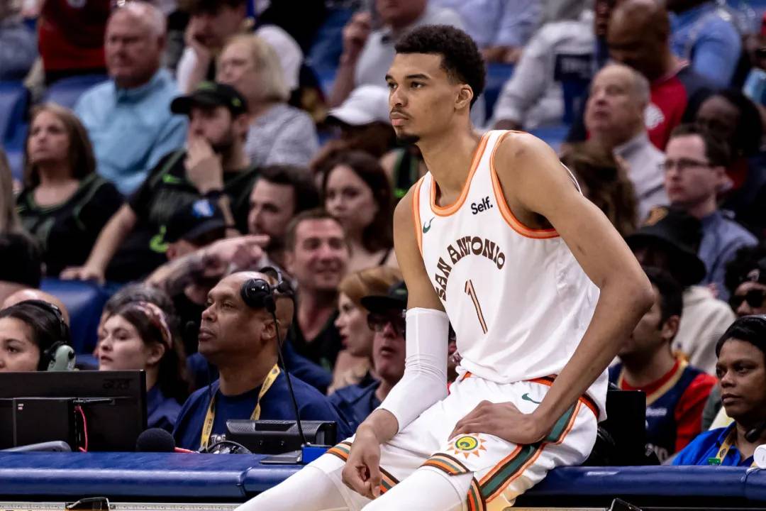签下合同先买千年隼？NBA新秀球员维克托·文班亚马竟是乐高星战粉