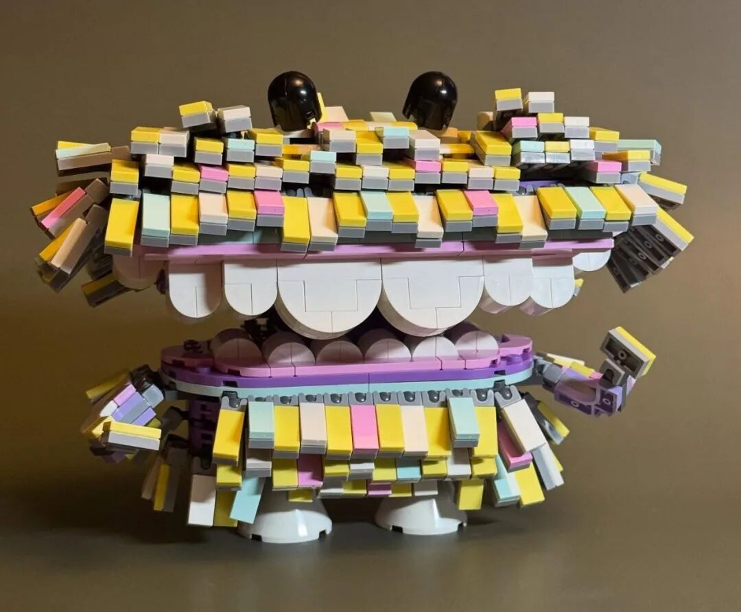 坚硬的乐高砖块也能摆出这么“软”的造型？