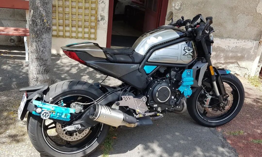 这个老头竟然用乐高“拼”了辆摩托！上路会不会掉一地？