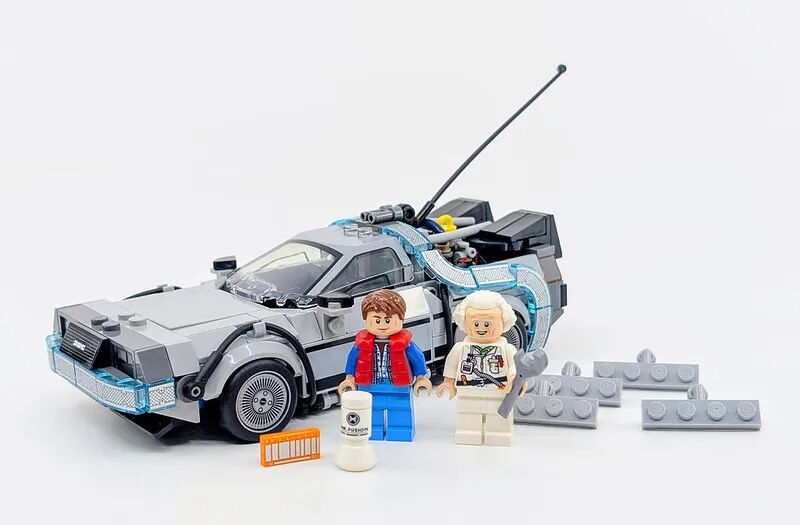 鸥翼门被取消了？再度回归乐高世界的《回到未来》时光机变样了！