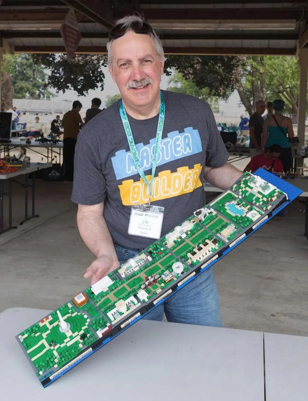 几岁开始玩乐高算晚？这位50岁大叔的答案，超乎你的想象！