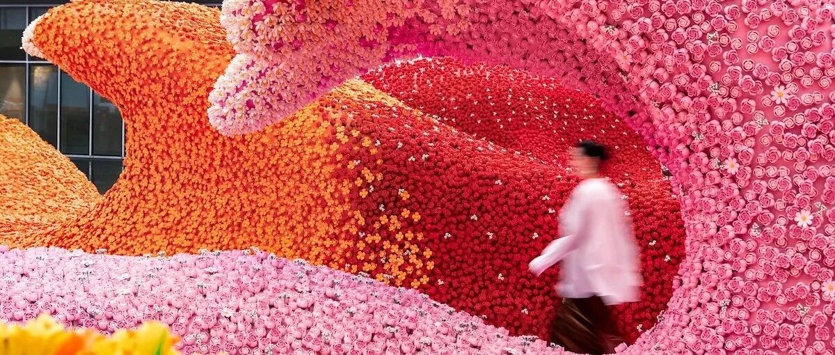 38万朵乐高花汇成30米巨浪！乐高这回在上海玩了一把“大”的